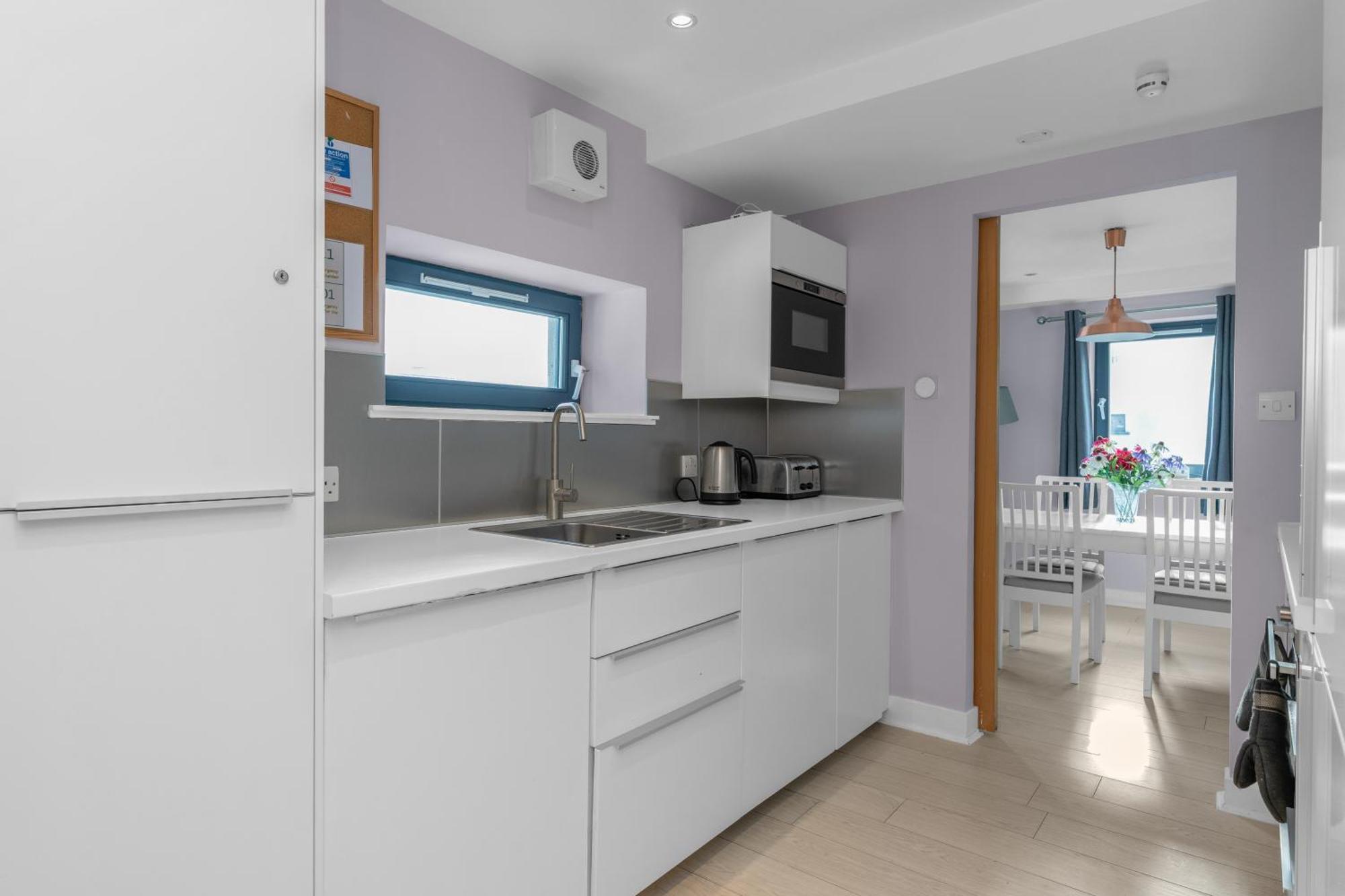 Gorgeous Old Town Hideaway Apartment Единбург Екстериор снимка