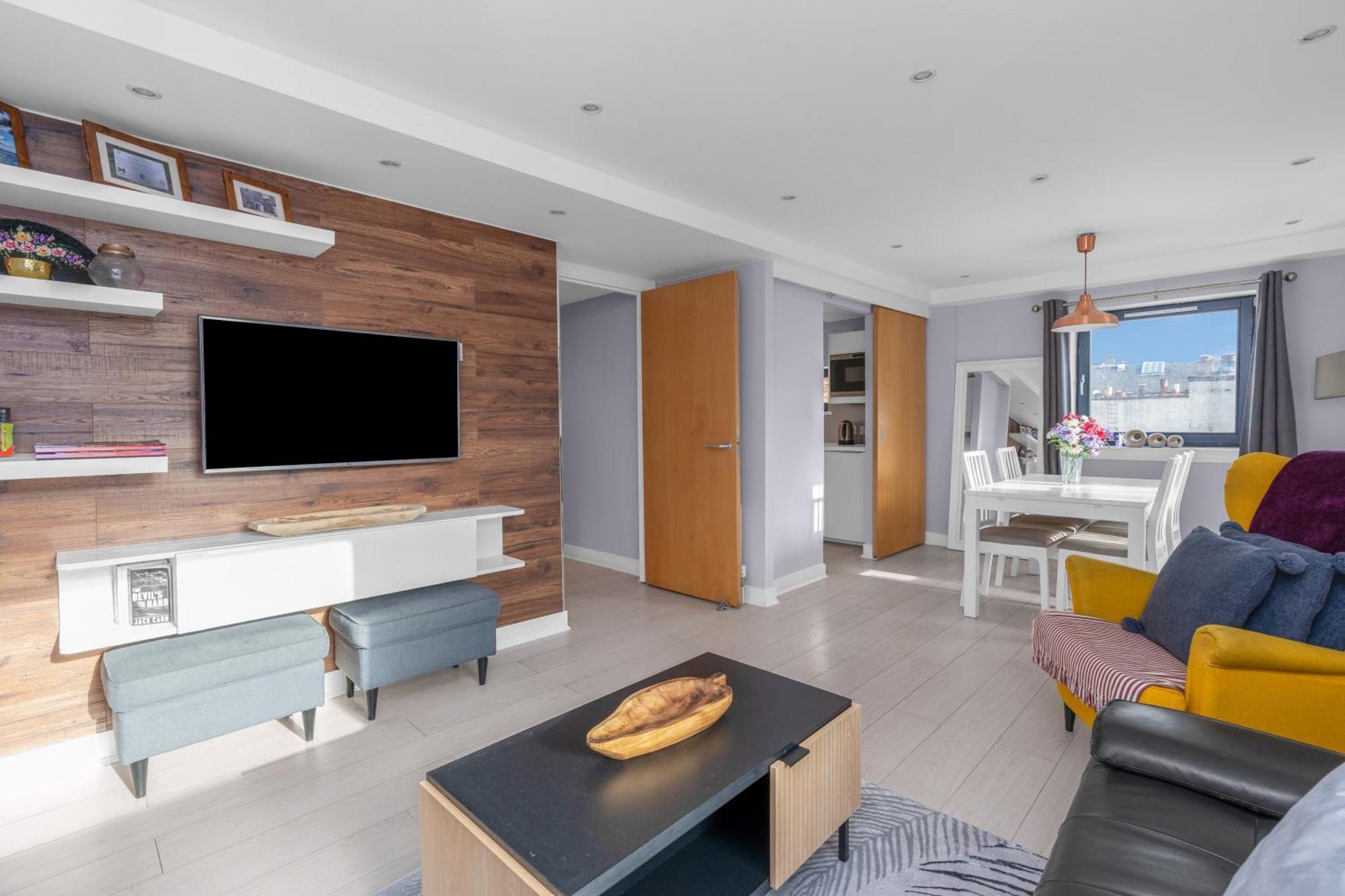 Gorgeous Old Town Hideaway Apartment Единбург Екстериор снимка